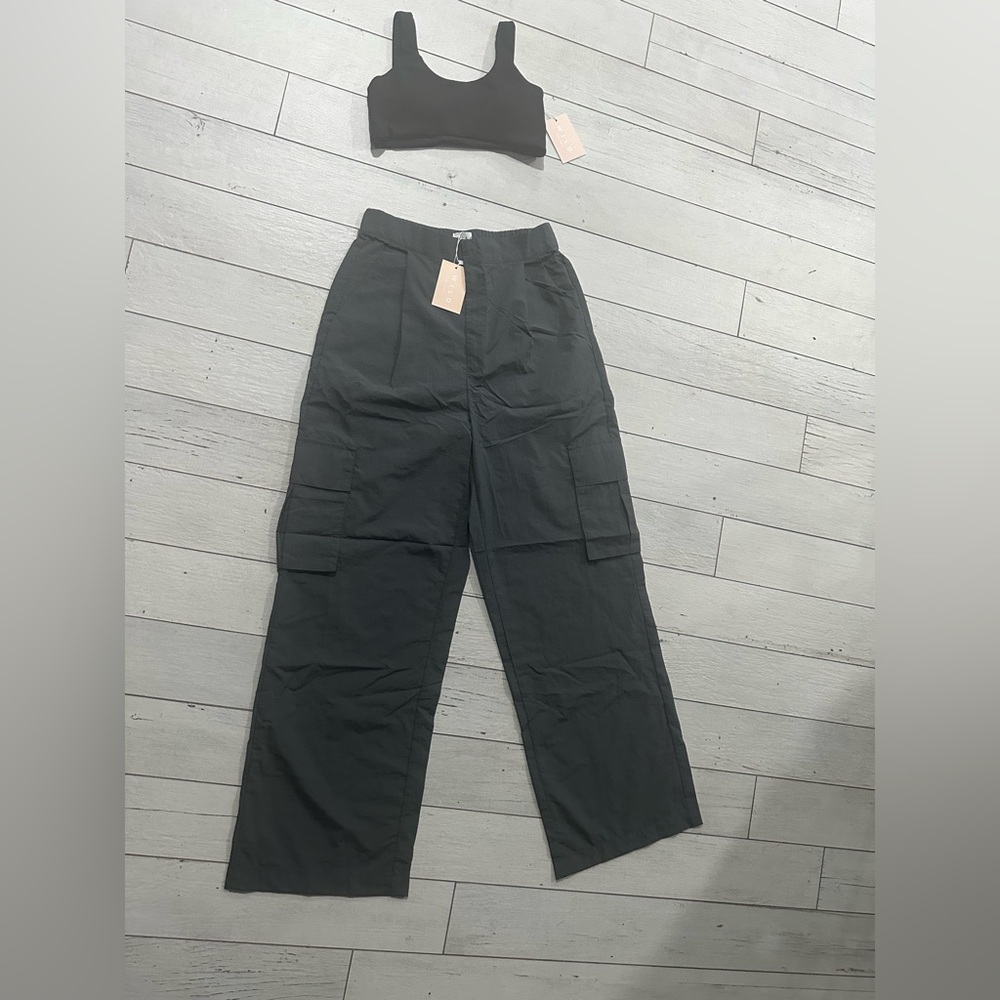 New Wilo Black Women's Top and Gray Track Pants
